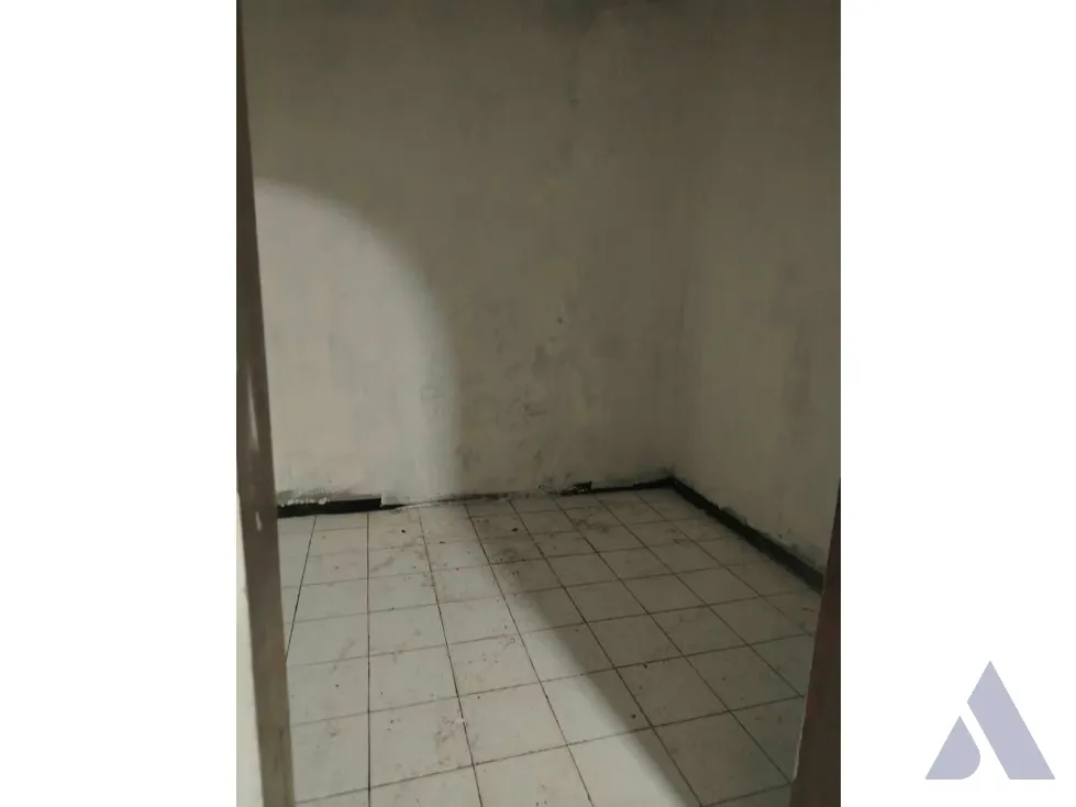 Alquilo local 120m2 Monte Cristo 7218 - 5