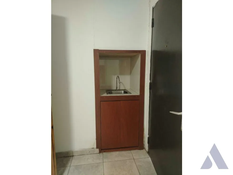 Alquilo local 120m2 Monte Cristo 7218 - 9