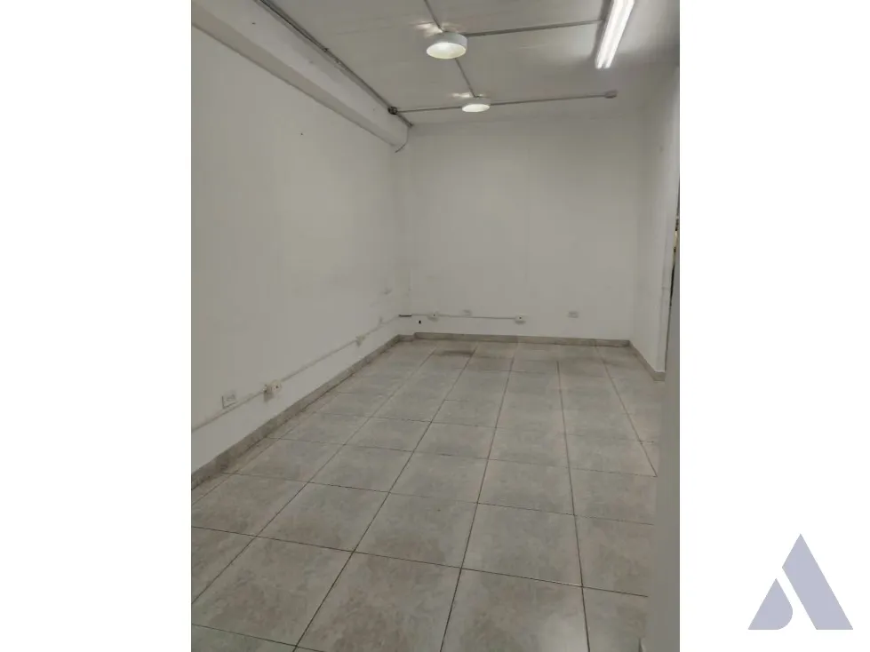 Alquilo local 120m2 Monte Cristo 7218 - 10