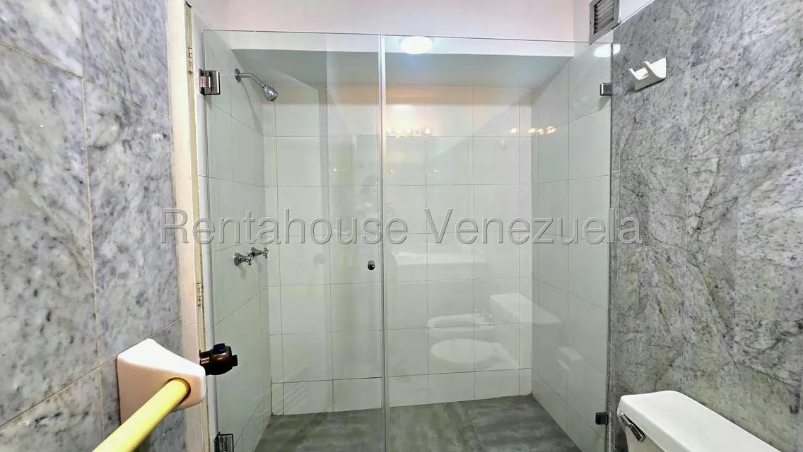 Apartamento (1 Nivel) en Alquiler en Campo Alegre, Distrito Metropolitano - 13
