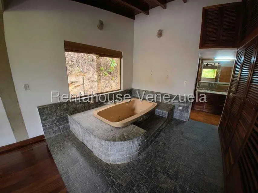 Casa (Duplex) en Alquiler en Oripoto, Distrito Metropolitano - 35