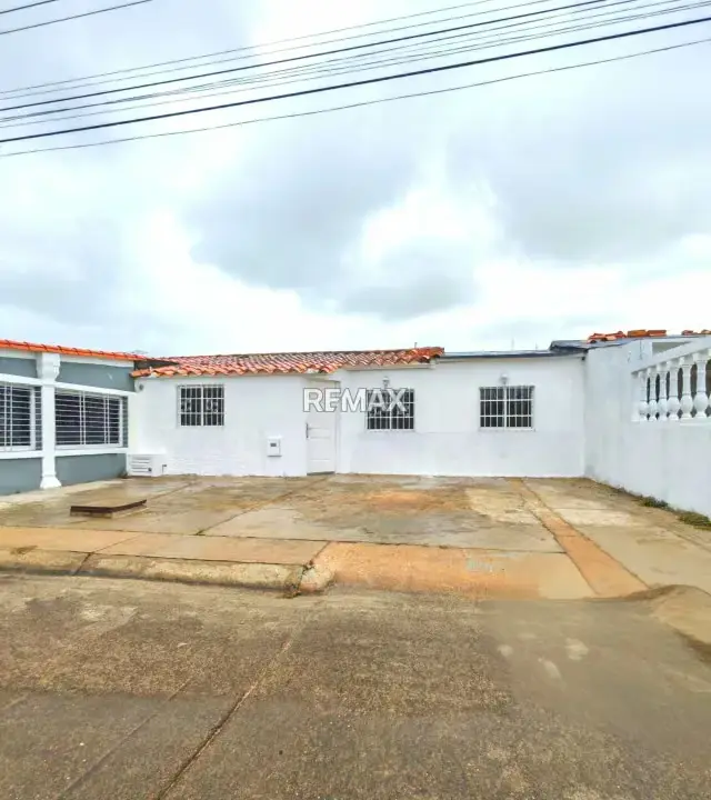 SE ALQUILA CASA EN ZONA INDUSTRIAL