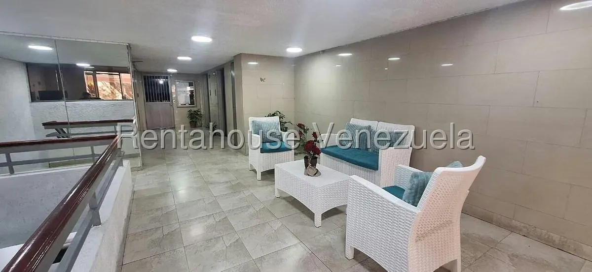 Apartamento (1 Nivel) en Alquiler en El Paraiso, Distrito Metropolitano - 2