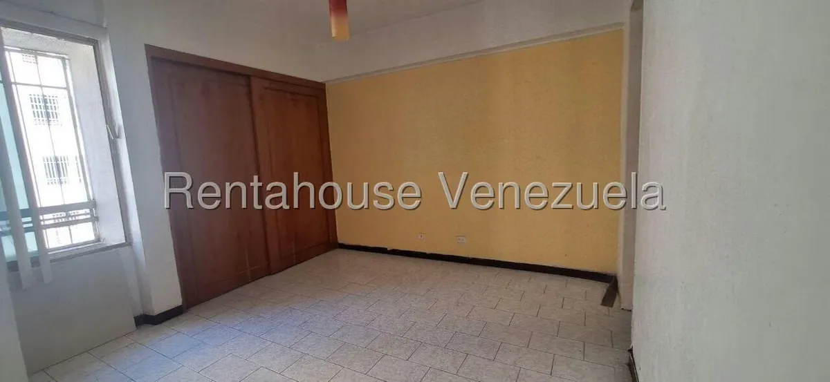Apartamento (1 Nivel) en Alquiler en El Paraiso, Distrito Metropolitano - 12
