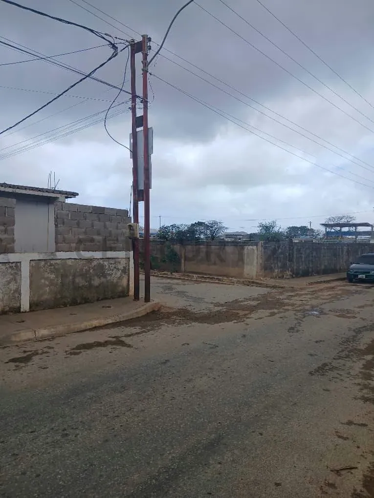 TERRENO EN VENTA. EN LA VECINDAD. A MINUTOS DE VIA PRINCIPAL. - 11