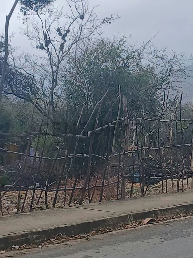 TERRENO EN VENTA. EN LA VECINDAD. A MINUTOS DE VIA PRINCIPAL. - 10