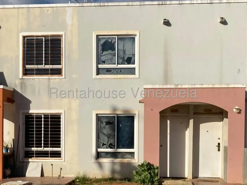 Townhouse (1 Nivel) en Venta en Camino de la Lagunita, Zulia