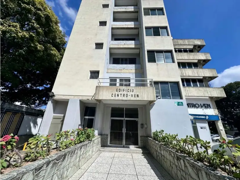 Se alquila oficina 430m2 La Trinidad 9852