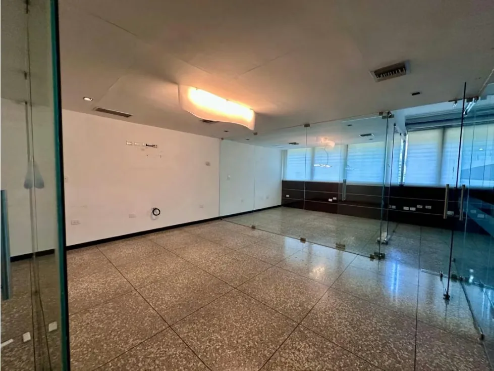 Se alquila oficina 430m2 La Trinidad 9852 - 11