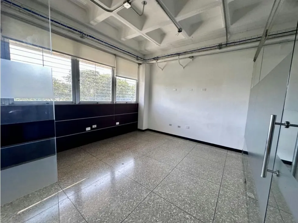 Se alquila oficina 430m2 La Trinidad 9852 - 12