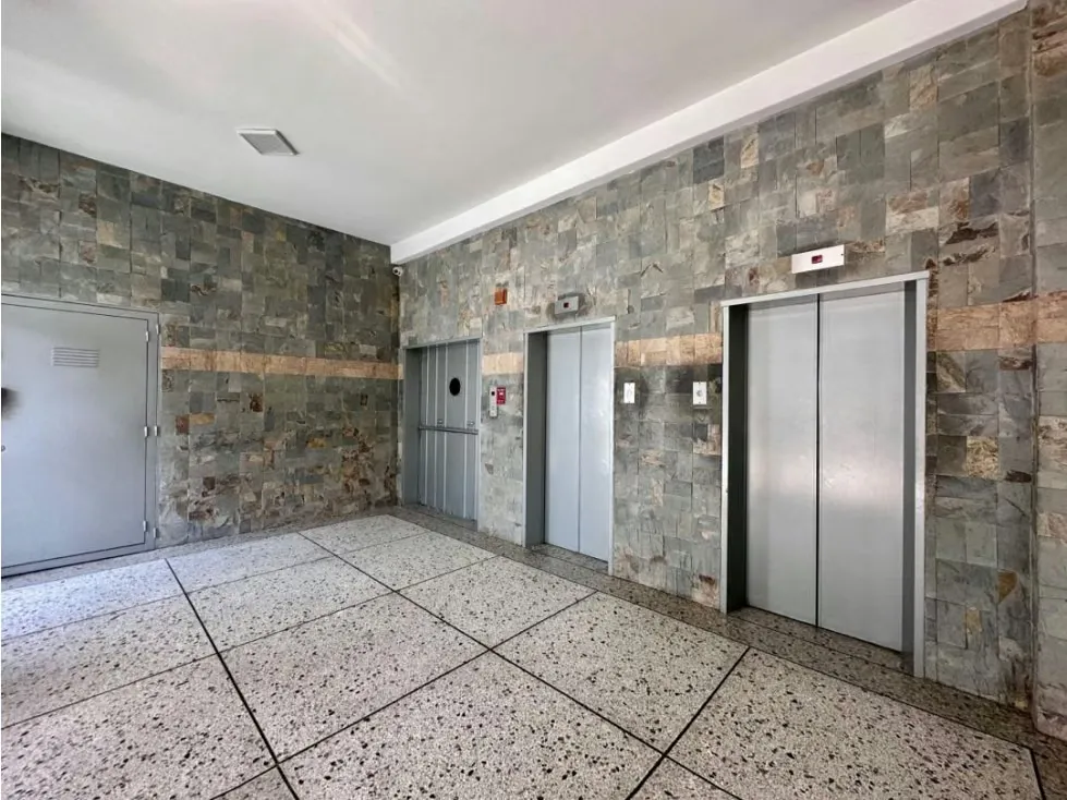 Se alquila oficina 430m2 La Trinidad 9852 - 3