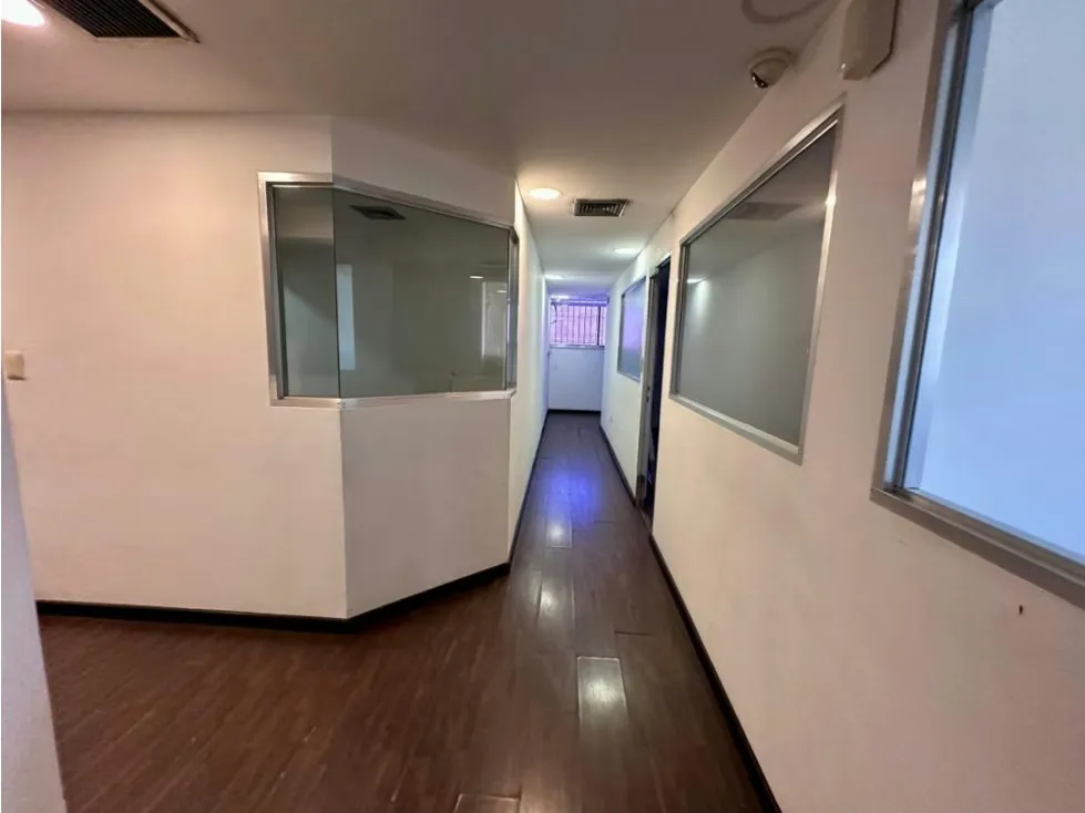 Se alquila oficina 430m2 La Trinidad 9852 - 4