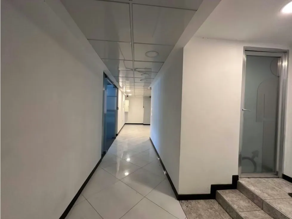 Se alquila oficina 430m2 La Trinidad 9852 - 5