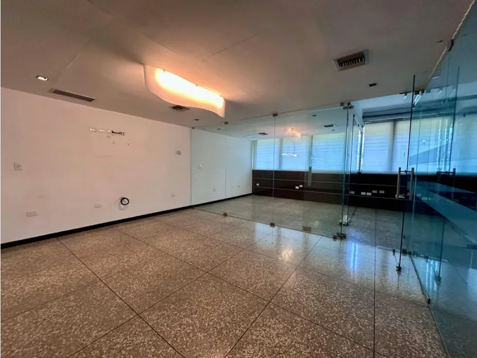 Se alquila oficina 430m2 La Trinidad 9852 - 6