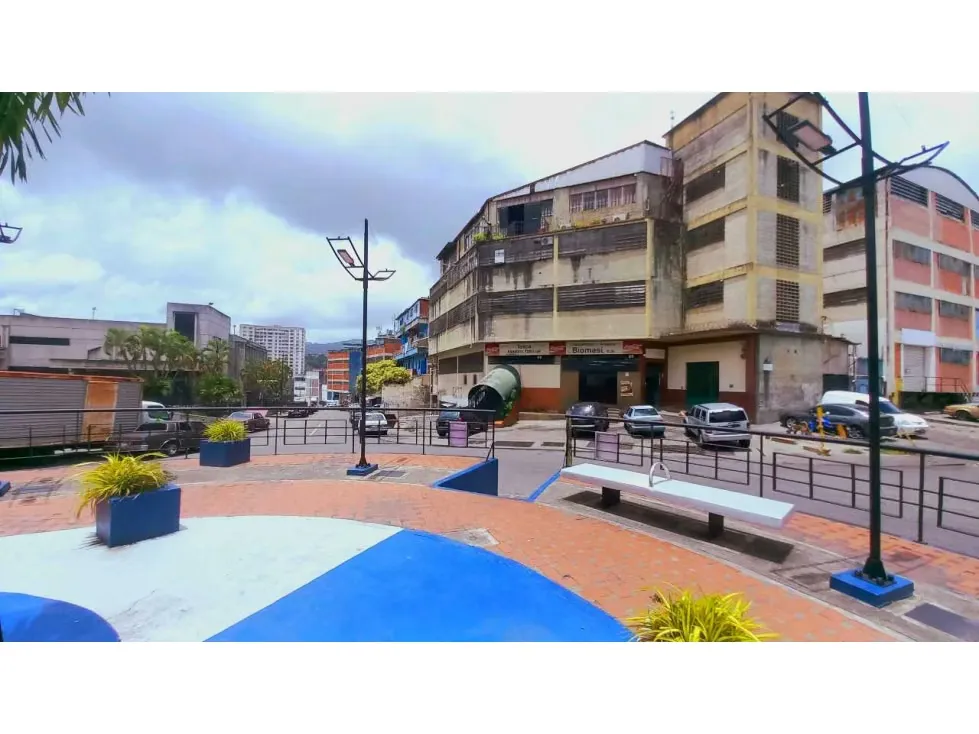 Alquilo planta industrial 366m2 Urb. Lebrun 4316