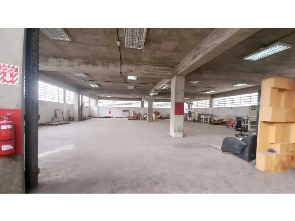 Alquilo planta industrial 366m2 Urb. Lebrun 4316 - 4