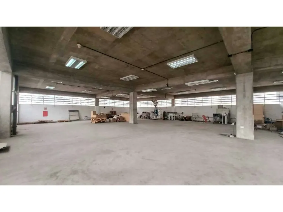 Alquilo planta industrial 366m2 Urb. Lebrun 4316 - 5