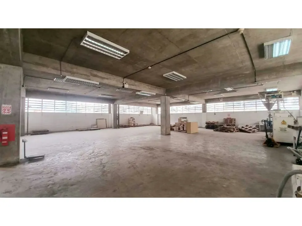 Alquilo planta industrial 366m2 Urb. Lebrun 4316 - 8