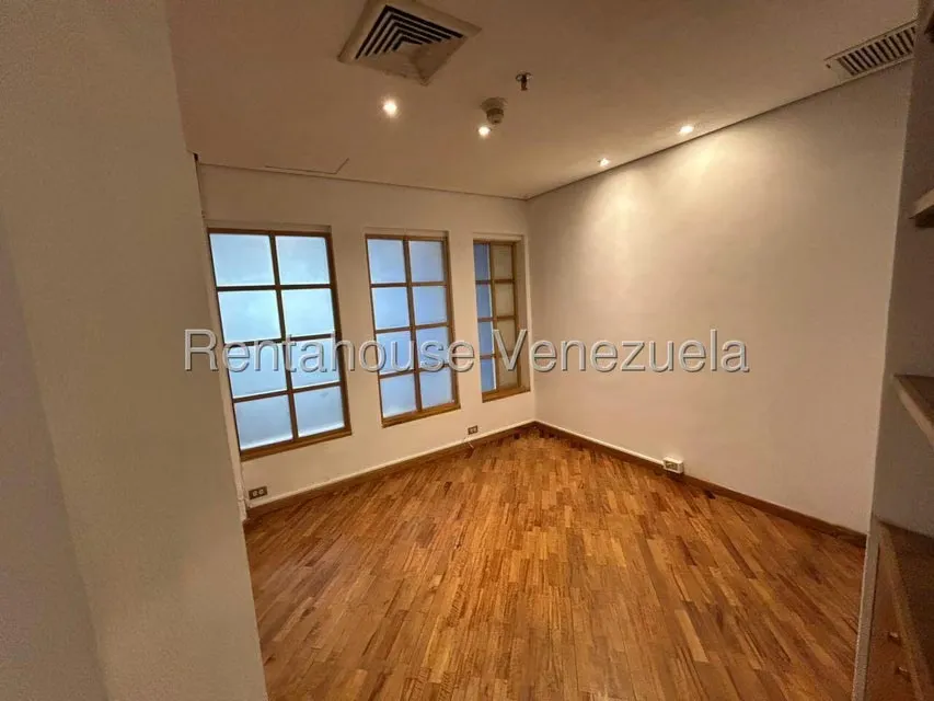 Oficina en Alquiler en Campo Alegre, Distrito Metropolitano - 12