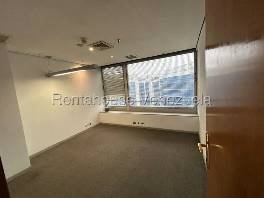 Oficina en Alquiler en Campo Alegre, Distrito Metropolitano - 16