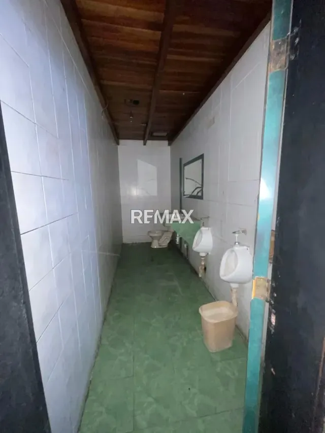 Local Comercial de Oportunidad en Alquiler con Excelente Ubicación - 2