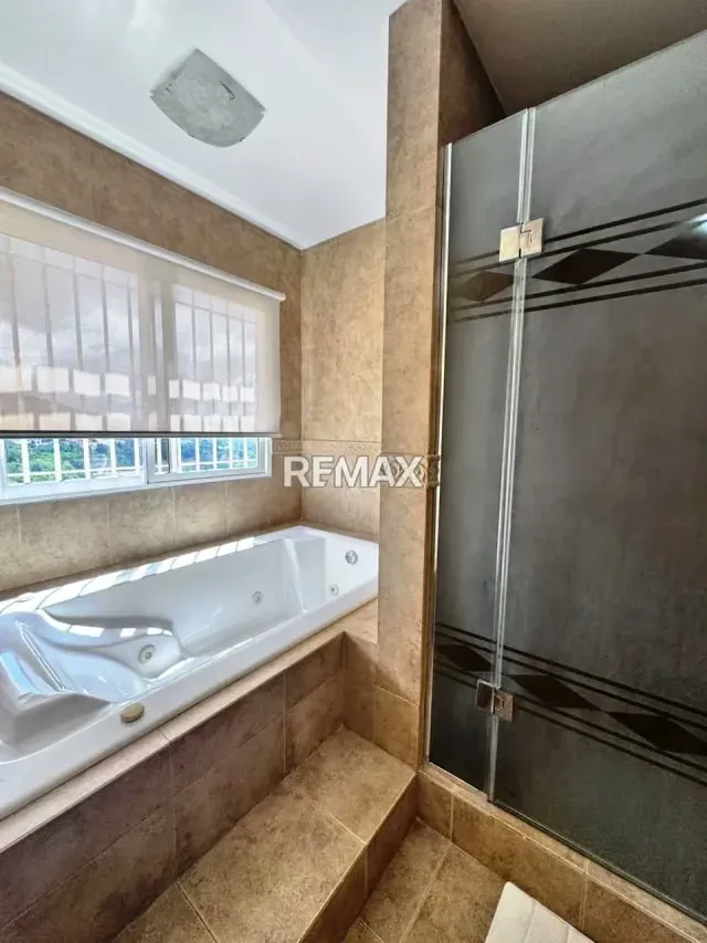CASA EN VENTA - URB. ALTO HATILLO - 10