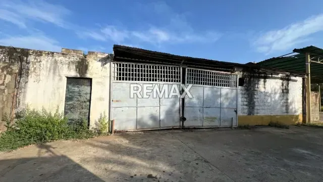 VENTA DE GALPON CON LOCAL COMERCIAL