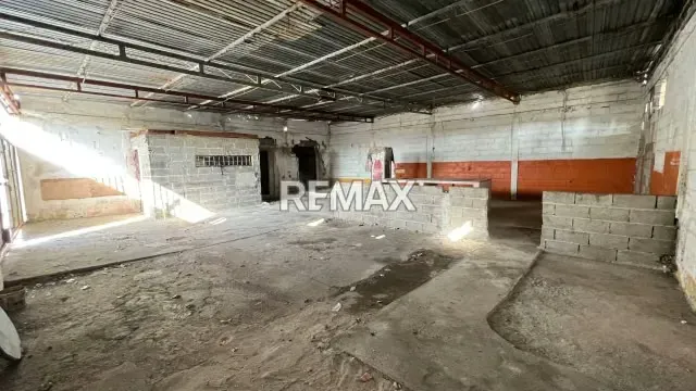 VENTA DE GALPON CON LOCAL COMERCIAL - 11