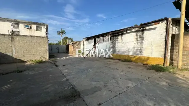 VENTA DE GALPON CON LOCAL COMERCIAL - 8