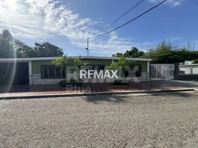CASA EN VENTA EN LA URBANIZACIÓN LA ROTARIA - 4