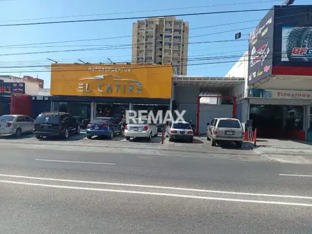 Se Alquila Local ubicado en Cecilio Acosta* *Especial para, tapicería, mecánica rápida, taller eléctrico y mucho mas*