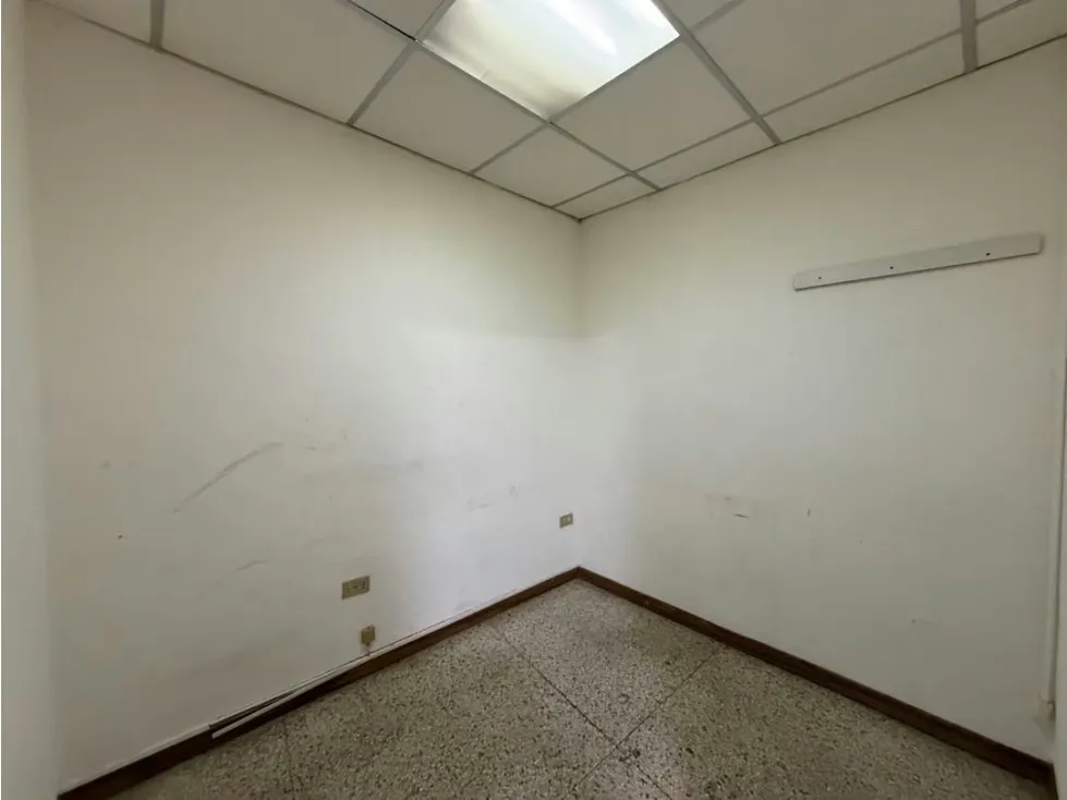Vendo alquilo local 52m2 Chacao Avenida Guaicaipuro - 9