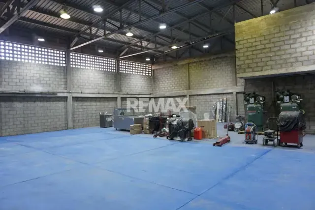 SE ALQUILA CENTRO DE SERVICIO Y TALLER, AV. FUERZAS ARMADAS - 9