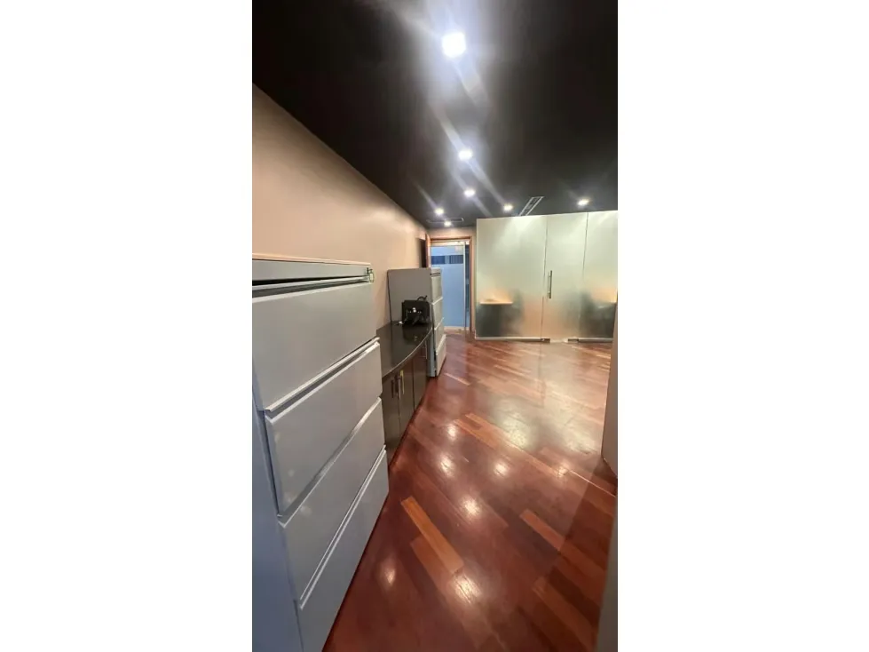 Vendo/alquilo oficina 90m2 Torre Financiera Bello Monte 0409 - 6