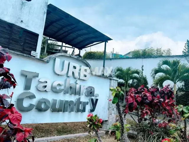 SE VENDEN PARCELA N18 Ó TERRENO EN EXCLUSIVA Urbanización Tachira Country, Calle 1 , Pirineos II