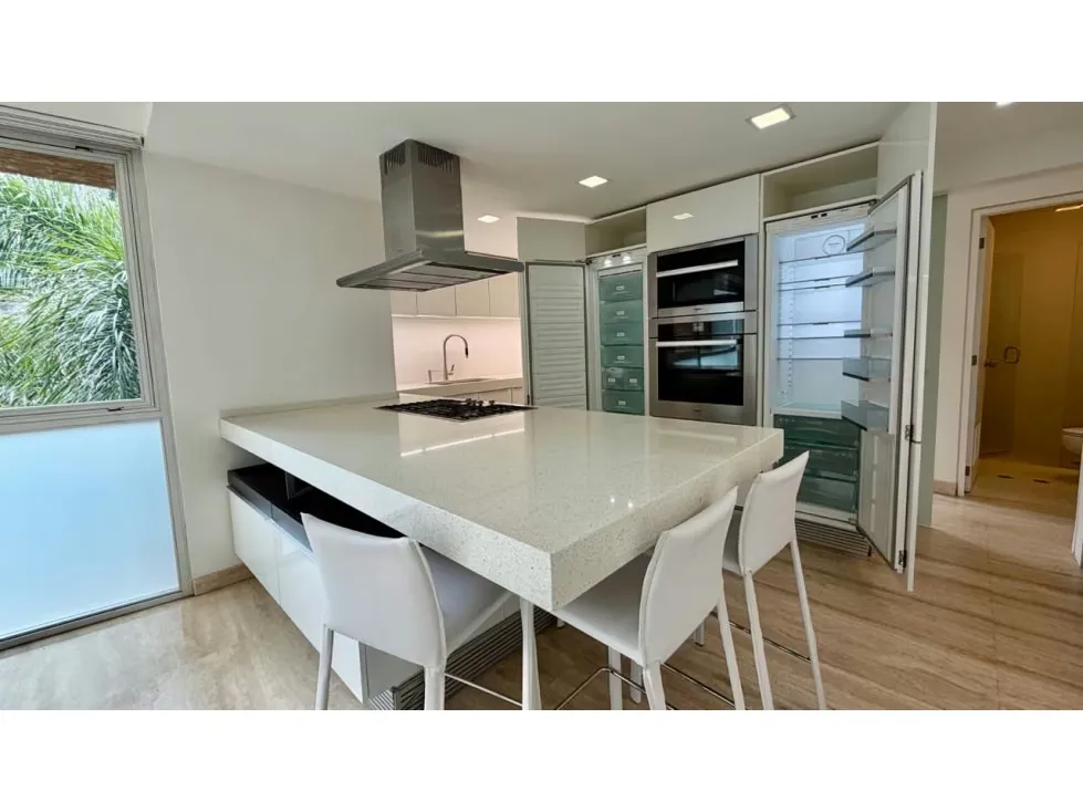 En venta apartamento en Campo Alegre (calle cerrada) - 2