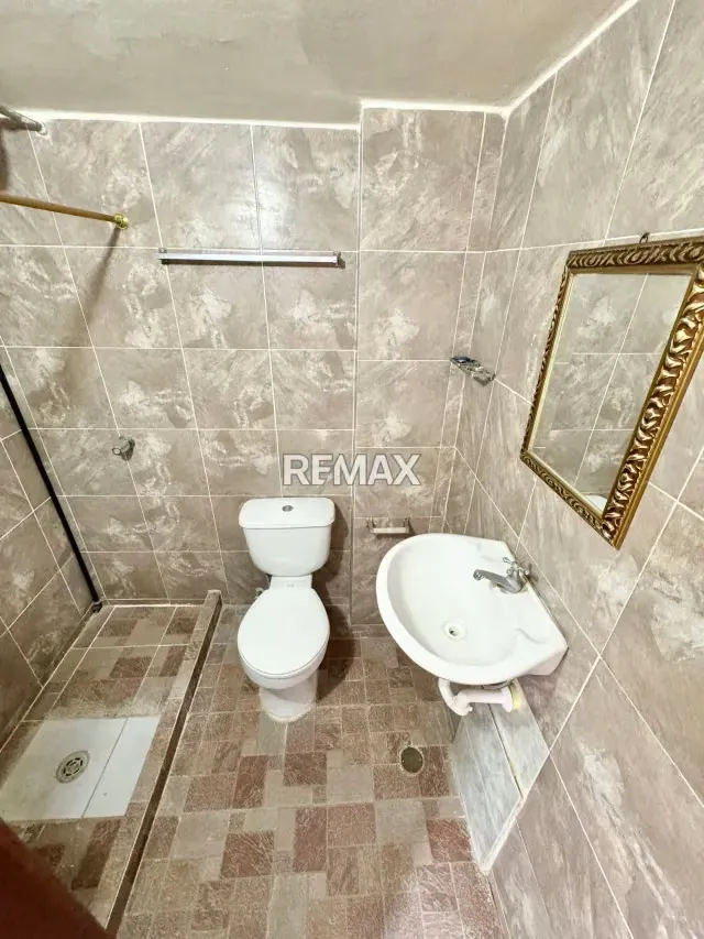 EN VENTA | CASA COMERCIAL A PIE DE CALLE – CENTRO DE SAN CRISTÓBAL - 12