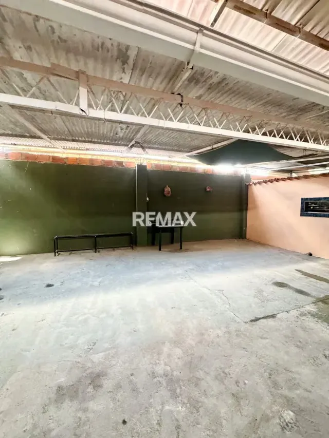 EN VENTA | CASA COMERCIAL A PIE DE CALLE – CENTRO DE SAN CRISTÓBAL - 19