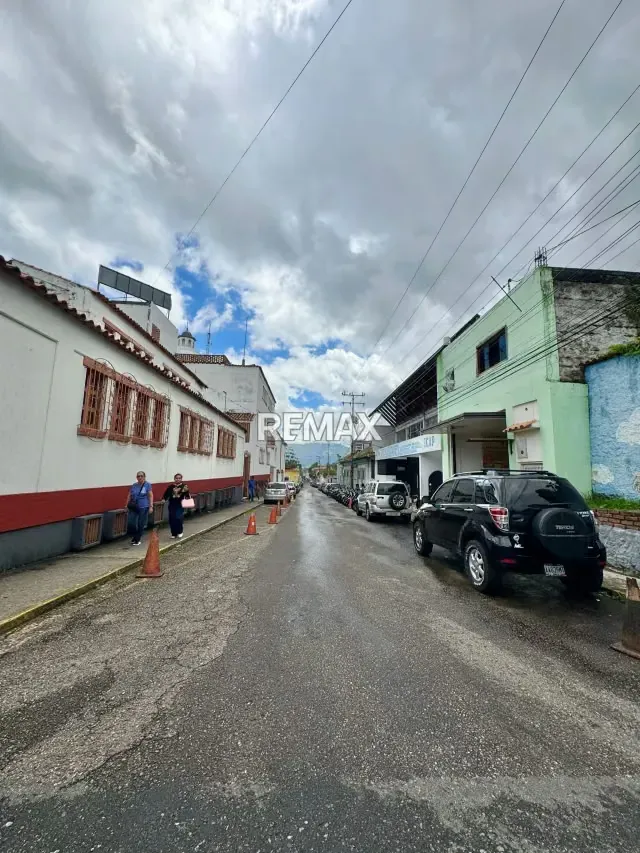 EN VENTA | CASA COMERCIAL A PIE DE CALLE – CENTRO DE SAN CRISTÓBAL - 2