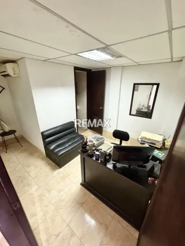 EN VENTA | CASA COMERCIAL A PIE DE CALLE – CENTRO DE SAN CRISTÓBAL - 8