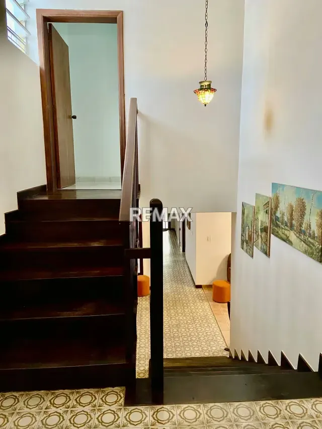 HERMOSA CASA A REMODELAR EN URB. LA VIÑA - 2
