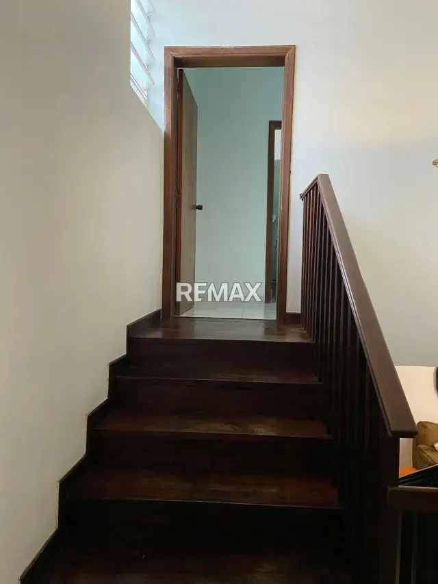 HERMOSA CASA A REMODELAR EN URB. LA VIÑA - 3