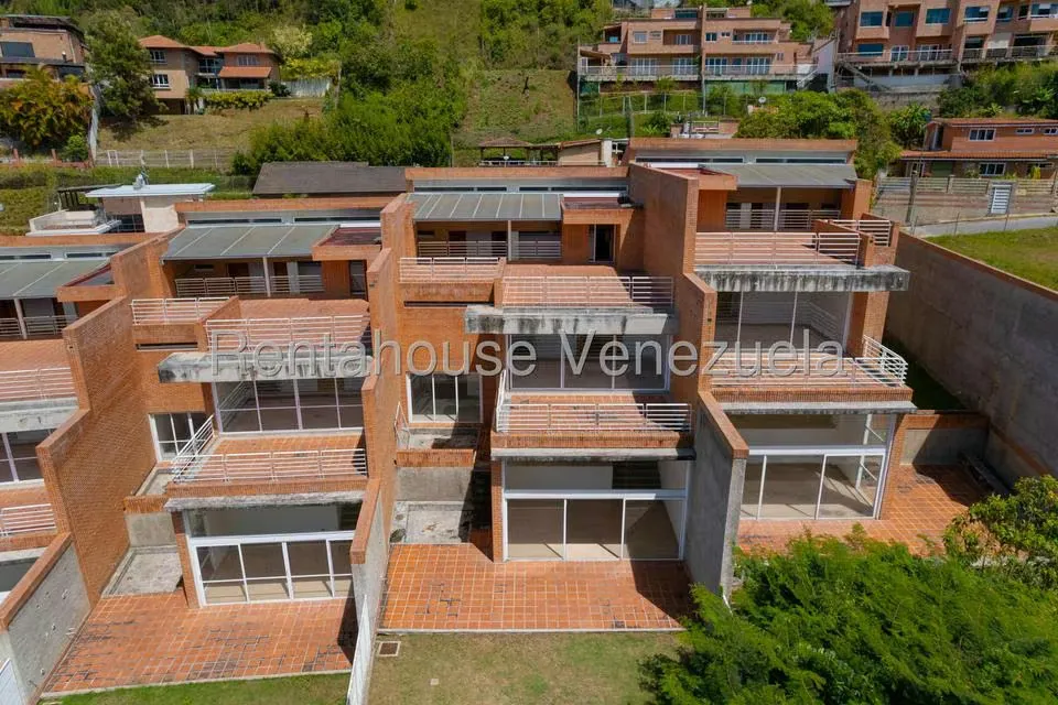 Casa (Multipes Niveles) en Venta en Alto Hatillo, Distrito Metropolitano - 2