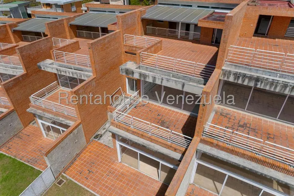 Casa (Multipes Niveles) en Venta en Alto Hatillo, Distrito Metropolitano - 3