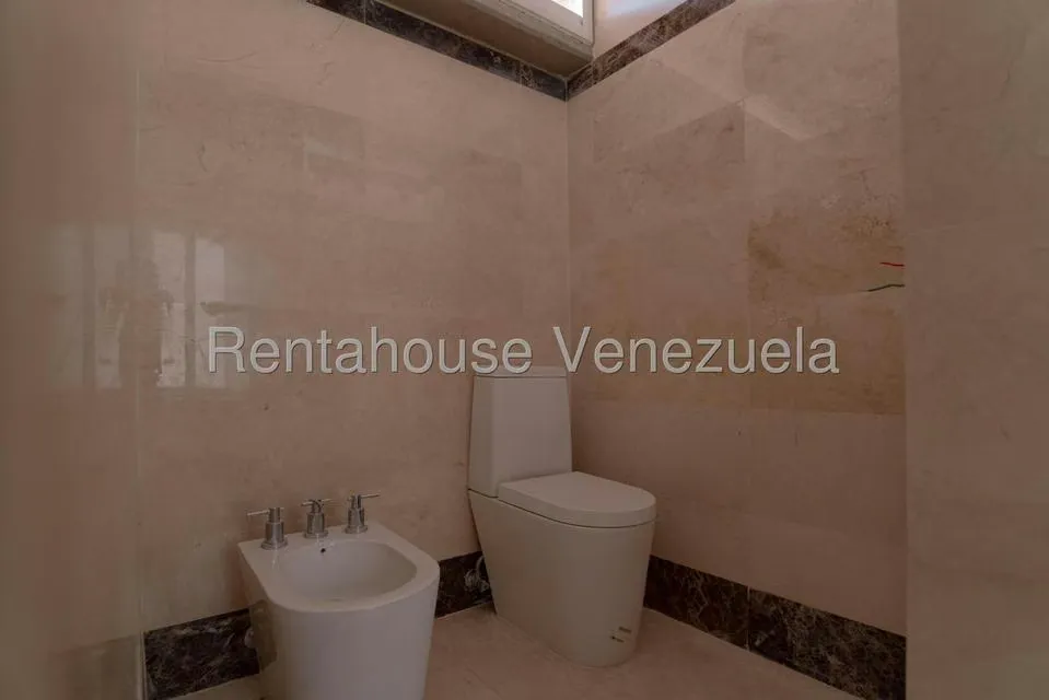 Casa (Multipes Niveles) en Venta en Alto Hatillo, Distrito Metropolitano - 27