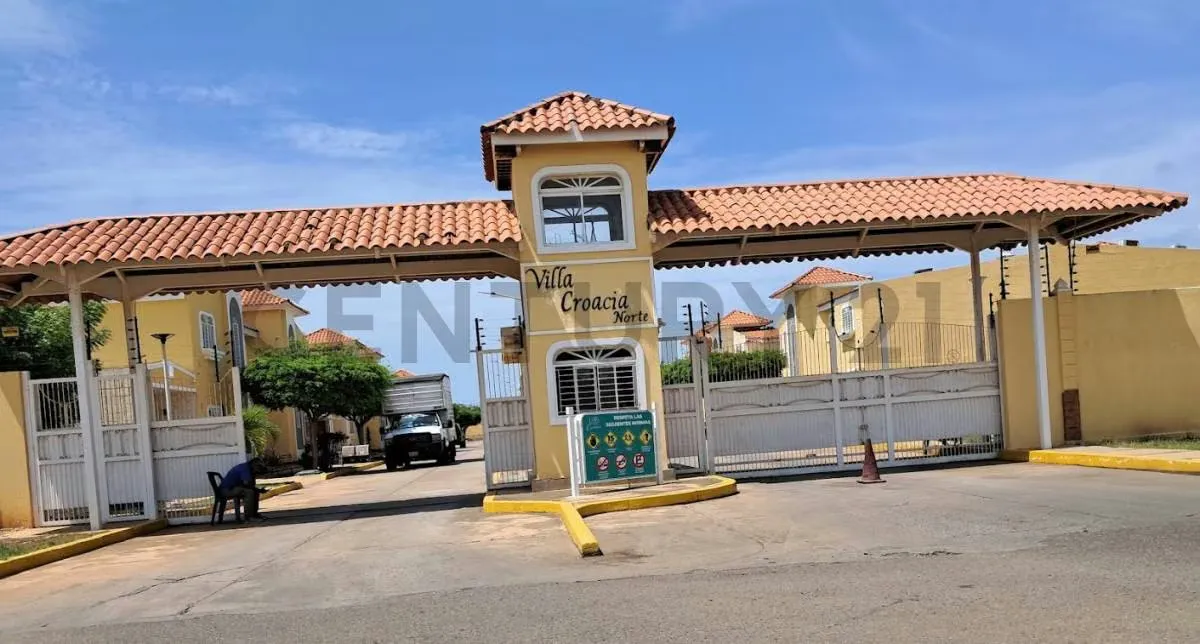 Se Vende Townhouse en Villa Croacia Norte. Av. El Milagro Norte.