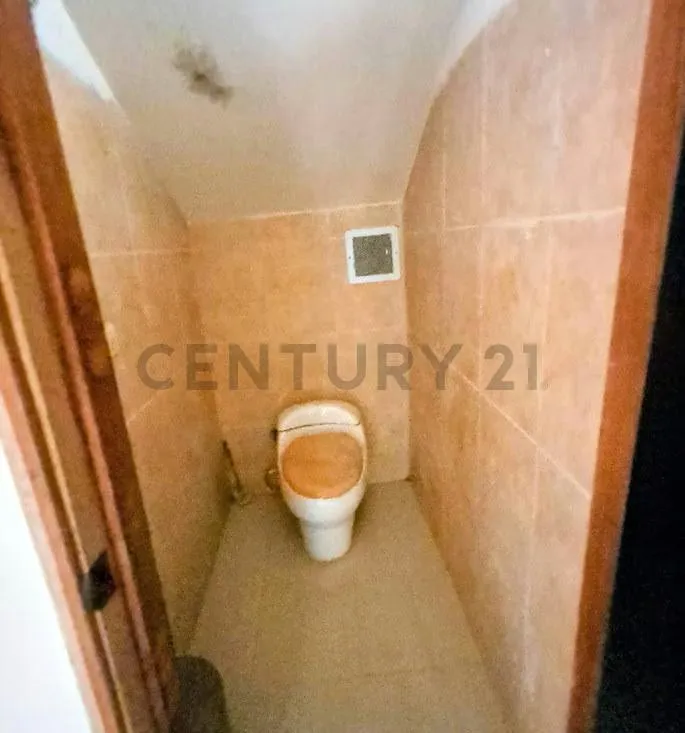 Se Vende Townhouse en Villa Croacia Norte. Av. El Milagro Norte. - 17