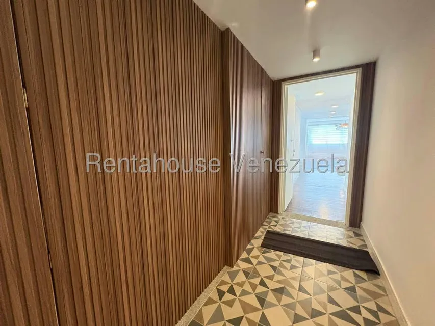 Apartamento (1 Nivel) en Alquiler en Santa Paula, Distrito Metropolitano - 2