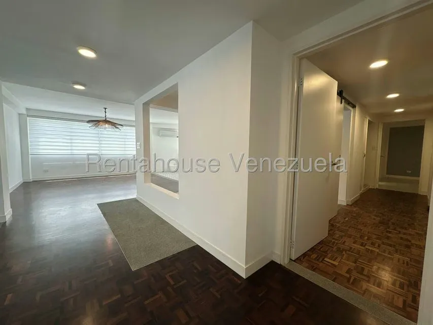 Apartamento (1 Nivel) en Alquiler en Santa Paula, Distrito Metropolitano - 17