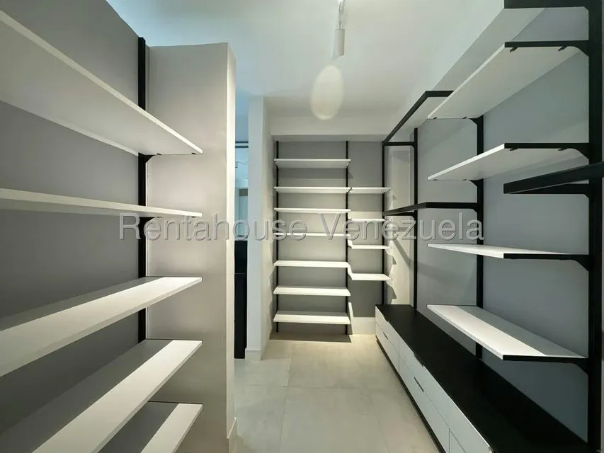 Apartamento (1 Nivel) en Alquiler en Santa Paula, Distrito Metropolitano - 18